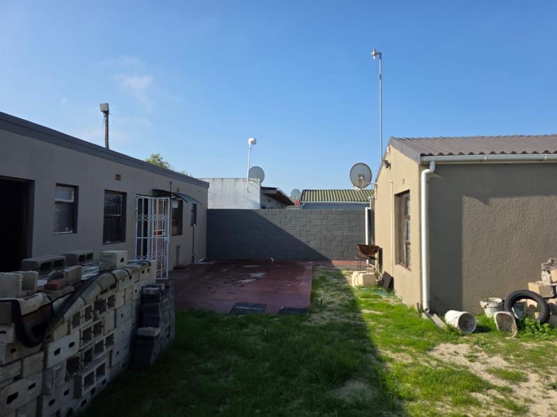 2 Bedroom Property for Sale in Bongweni Western Cape